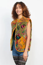 Load image into Gallery viewer, Quilted Velvet Snap Vest