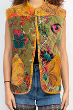 Load image into Gallery viewer, Quilted Velvet Snap Vest